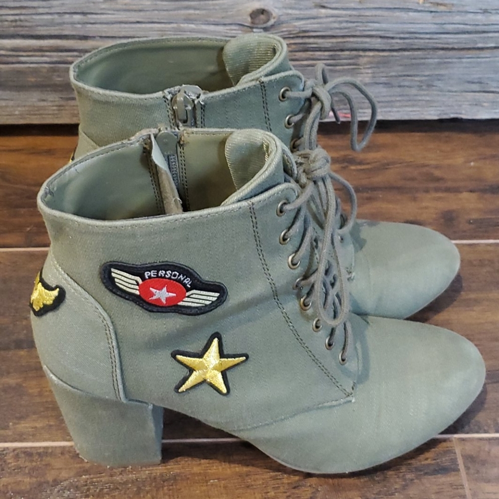 Lace-Up Boots - Picture 2 of 8